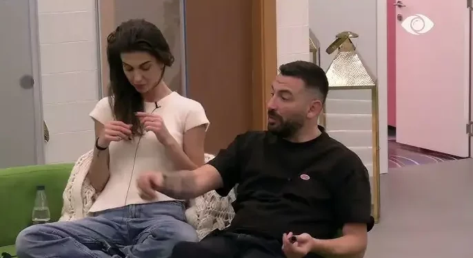 ‘Ia shajte prindin nga robt nëpër dhëmbë’,Kelly nxjerr bllof Jozin në sy të Lorit