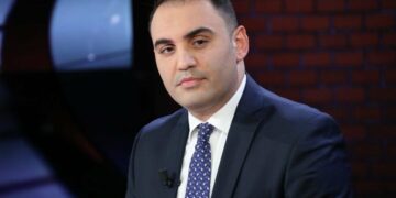 “Mesazhet e Veliajt nga qelia janë të koduara”, Këlliçi shpërthen në akuza: Rama ka firmosur për një kompani që nuk..