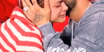 Publikohen momentet e fundit të Eglit brenda ‘BBVA’, pranë i qëndron Gjesti (FOTO)