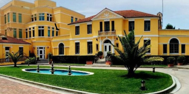 Ambasada e SHBA paralajmëron qytetarët që aplikojnë për viza: Do të përballeni me ndëshkime serioze