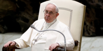 Prej katër javësh në spital, Papa Françesku në gjendje të qëndrueshme