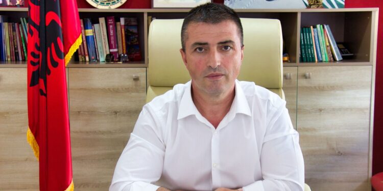 Një tjetër kryebashkiak socialist jep dorëheqjen, Tërmet Peçi përgatitet të garojë për deputet në zgjedhjet e 11 majit