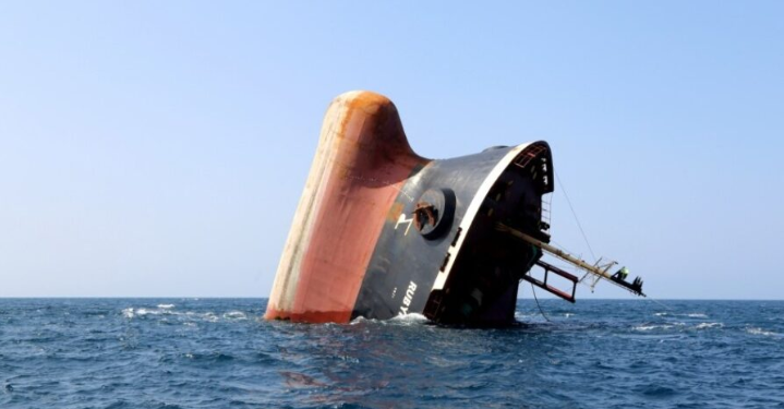 ‘Tragjedi në det’, fundoset varka plot me emigrantë, raportohet për 7 persona të mbytur