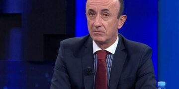 Sula “shtegton” mes partive, PD e fton mbrapsht, PS e pret me kushte, kujt do t’i bashkohet?