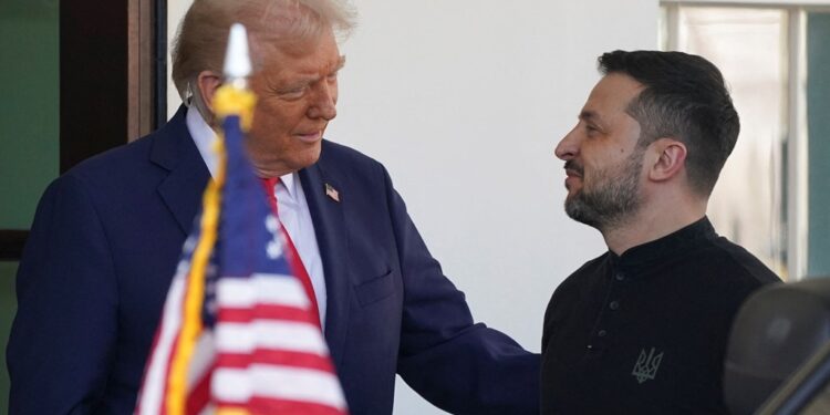 “Jemi në rrugën e duhur”, Trump flet pas telefonatës me Zelenskyn: Diskutuam për rreshtimin me Putinin dhe…