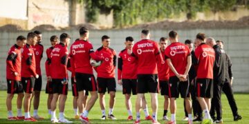 Ndeshja ndaj Anglisë, mungesat e mundshme të Kombëtares në Londër