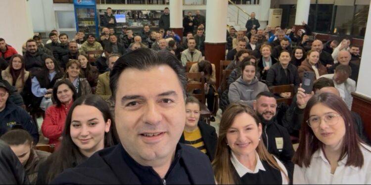 Basha i përgjigjet “dhëmbë për dhëmbë” Ramës nga njësia 11, në Tiranë: 7×7 = 313, mos harro paketat për…