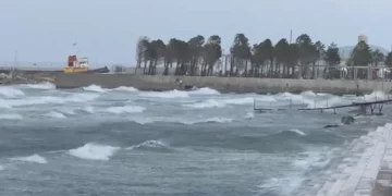 Moti i keq, anulohet linja Vlorë-Brindisi-Vlorë dhe dalja në det e mjeteve të vogla lundruese