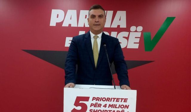 “Rama ka fryrë administratën para zgjedhjeve me 400 patronazhistë”, Blushi paralajmëron: Kujdes me firmat, do mbani përgjegjësi!