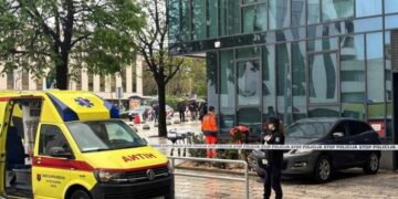 Tentoi të grabisë një bankë, i riu vritet në shkëmbim zjarri me policinë