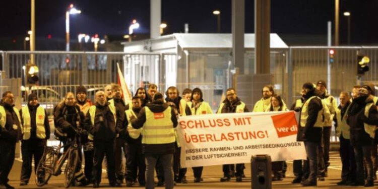 Rritje pagash dhe pushime shtesë/ Sindikatat gjermane paralajmërojnë grevë të hënën, ja cilat aeroporte do të preken