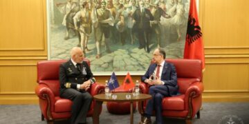 Presidenti Begaj me Kryetarin e Komitetit Ushtarak te NATO-s theksoi : Paqja dhe siguria janë dy fjalë magjike