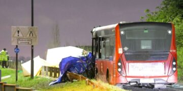 ‘Aksident fatal’, një autobus dhe automjet përfshihen nga flakët, raportohet për viktima