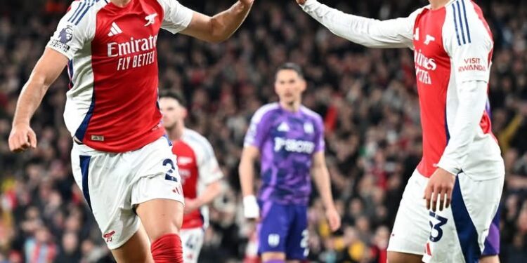 Premier League/ Arsenal thyen Fulham, Saka rikthehet me gol