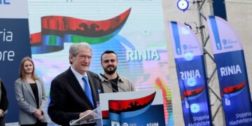 ‘Rama, meme e gjallë’, Berisha: Shpresëvrasës, përcilleni në banesën e fundit diktaturën e re