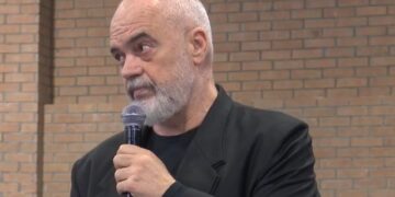 Rama: Pagën mesatare të arsimtarëve do ta bëjmë 1250 euro! Mësuesit janë po aq të rëndësishëm sa ushtria