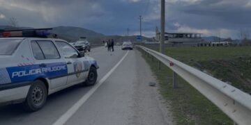 Aksident në Bulgarec të Korçës! Makina përplas këmbësorin, shoferi largohet nga vendngjarja