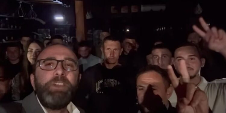 Belinda Balluku urdhëron ndërprerjen e energjisë gjatë takimit në Divjakë, Bardhi: Të rinjtë e kanë vendosur, janë njësha
