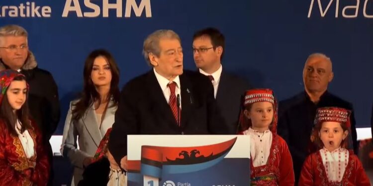 Berisha sulmon Ballukun: Lubi si ajo s’ka parë ky vend. Duhet t’i mbikqyrte punimet për inceneratorin, s’e bëri asnjë ditë…