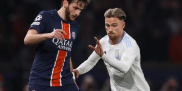 PSG e pëson, Aston Villa feston në Paris, kryeson Barcelona