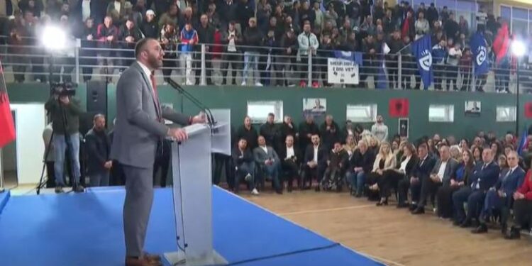 ‘Balluku, simbol i korrupsionit dhe arrogancës’, Bardhi: Ka pushtuar si bandë Qarkun e Fierit me vartësit e saj