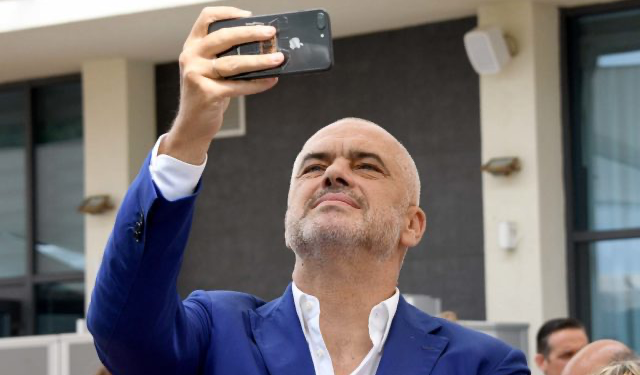 Rama në “sy m’sy”, komentuesi e pyet: Do më jepni ndonjë lek për votën?