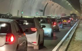 Aksident brenda tunelit të Murrizit në rrugën e Arbrit, lëndohen disa persona