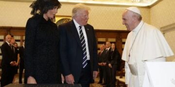 “Lamtumira e Papës, Trump mund të marrë pjesë”