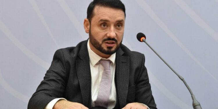 Gjykata e Tiranës heq masën e pezullimit nga detyra për drejtorin e AMP Florian Sulejmani