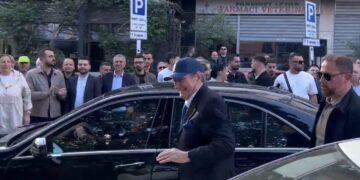 Në masën e sigurisë “detyrim paraqitje”, Sali Berisha mbërrin në SPAK