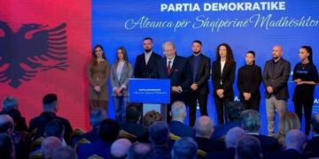 Tjetër aleat ‘braktis’ Berishën