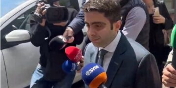 Jeni marrë nën hetim?”, Kreu i Prokurimeve Publike del i heshtur pas 3 orësh në SPAK