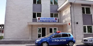 Ndodh në Fier, dhëndri dhe vjehrra “kapen për flokësh”