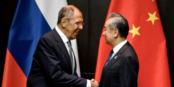 Ministrat e jashtëm kinezë dhe rusë takim në Brazil