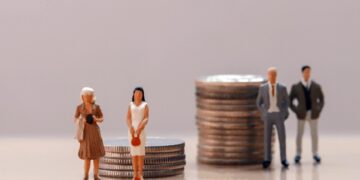 Rritet diferenca e pagave me pensionet, inflacioni rëndon të moshuarit