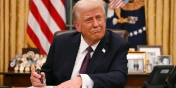 Trump për tarifat: Shikoni si kërkojnë të negociojnë, duan të na puthin të pasmet