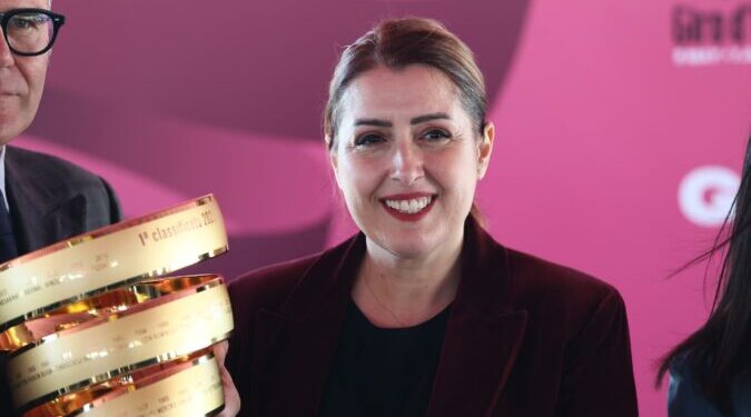 1 muaj nga “Nisja e Madhe” e Giro d’Italia, Manastirliu viziton anijen “Amerigo Vespucci”: Më shumë se 800 mln shikues në mbarë botën me sytë nga Shqipëria