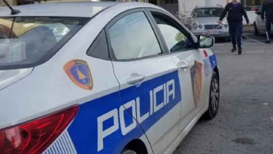 Theu dyert e tre marketeve në Tiranë dhe vodhi paratë, arrestohet 20-vjeçari