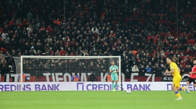 FIFA gjobit FSHF-në për sjelljen e tifozëve