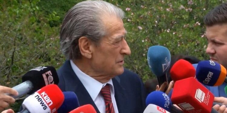 Parlamenti u mbyll pas 15 minutash, Berisha: Bodrum i mafias! Seancë ndër më të turpshmet