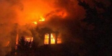 Merr flakë natën një banesë në Kuçovë, vetëm dëme materiale