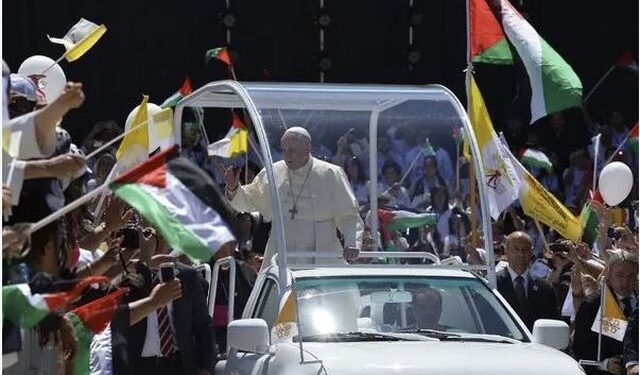 MAKINA E PAPËS KTHEHET NË KLINIKË!