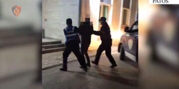 Kanosi bashkëjetuesen, arrestohet 45-vjeçari