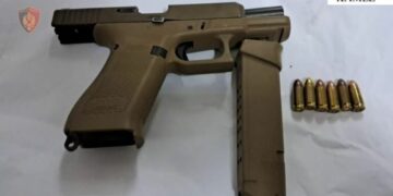 Qarkullonte i armatosur me pistoletë dhe tentoi të largohej me automjet