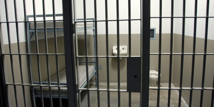 E rëndë/ Do dërgohej në kampin e Gjadrit, 42-vjeçari kryen vetëvrasje në burg