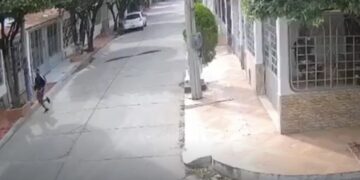 “Modelja 22-vjeçare ekzekutohet në derë të shtëpisë – autori me kapele dhe çantë”