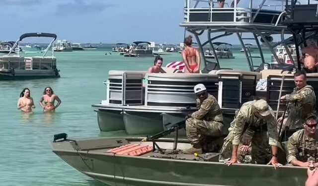 Tmerr në Florida: Ushtarë amerikanë qëllojnë në një plazh plot njerëz!