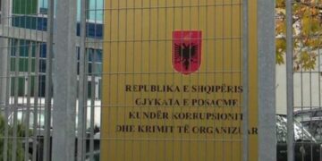 Pas 4 orësh seancë/ GJKKO nxjerr vendimin, lirohet avokati, të tjerët mbeten në qeli