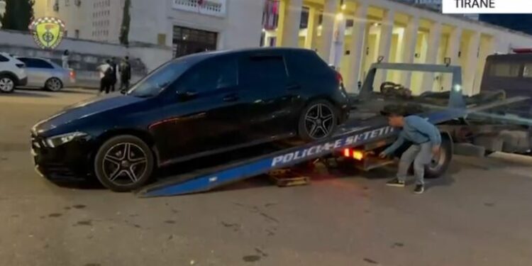 Rrugorja shton kontrollet, largon makinat e parkuara gabim në hapësira publike.