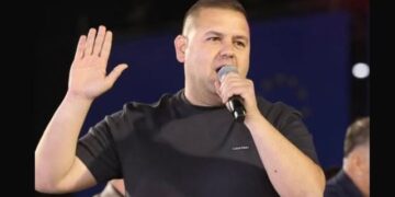 Braimllari thumbon ish-shokët te PL-ja: Gjuha e Europës triumfoi bindshëm mbi gjuhën e kënetës